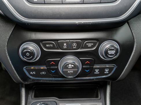 Used 2023 Jeep Cherokee Altitude Lux w/ Lux Elite Package AWD/4WD image 23