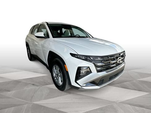 Used 2026 Hyundai Tucson SE FWD image 2