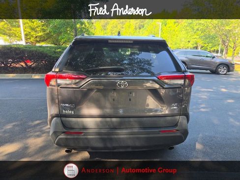Used 2021 Toyota RAV4 LE AWD/4WD image 7