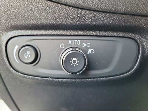 Used 2019 Chevrolet Equinox LT w/ Sun & Navigation Package image 22