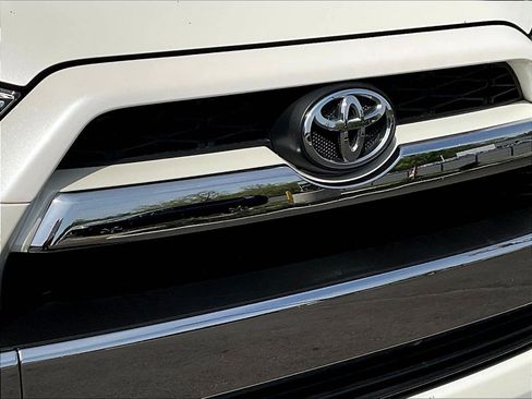 Used 2019 Toyota 4Runner Limited AWD/4WD image 33