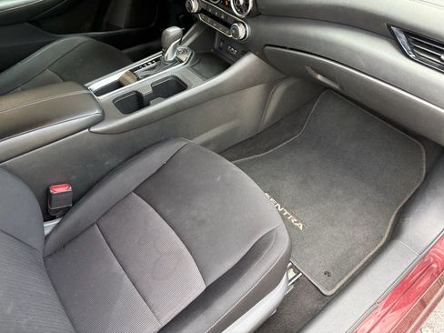 Used 2024 Nissan Sentra SV FWD image 26