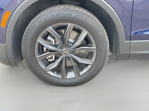 Used 2023 Volkswagen Tiguan SE FWD image 39