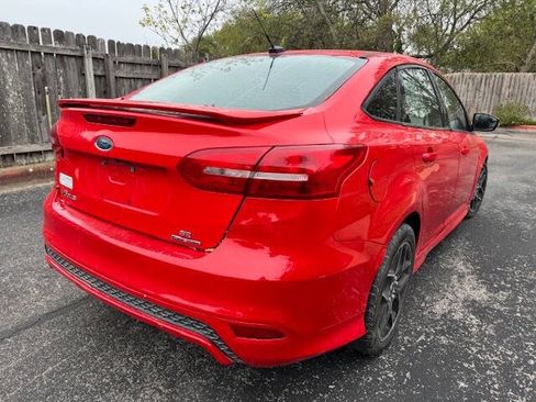 Used 2015 Ford Focus SE w/ SE Sport Package image 35