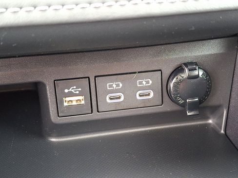 Used 2024 Toyota Highlander XLE AWD/4WD image 26