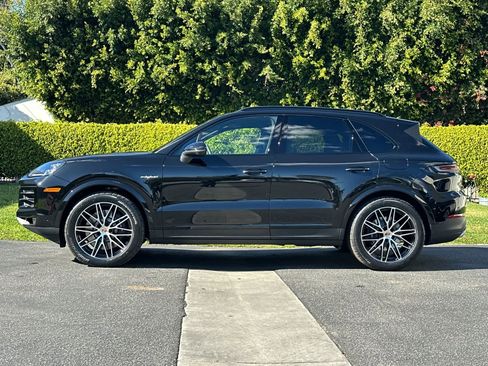 New 2026 Porsche Cayenne E-Hybrid AWD/4WD image 2