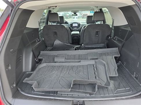 Used 2021 Chevrolet Traverse LT w/ LT Premium Package image 19