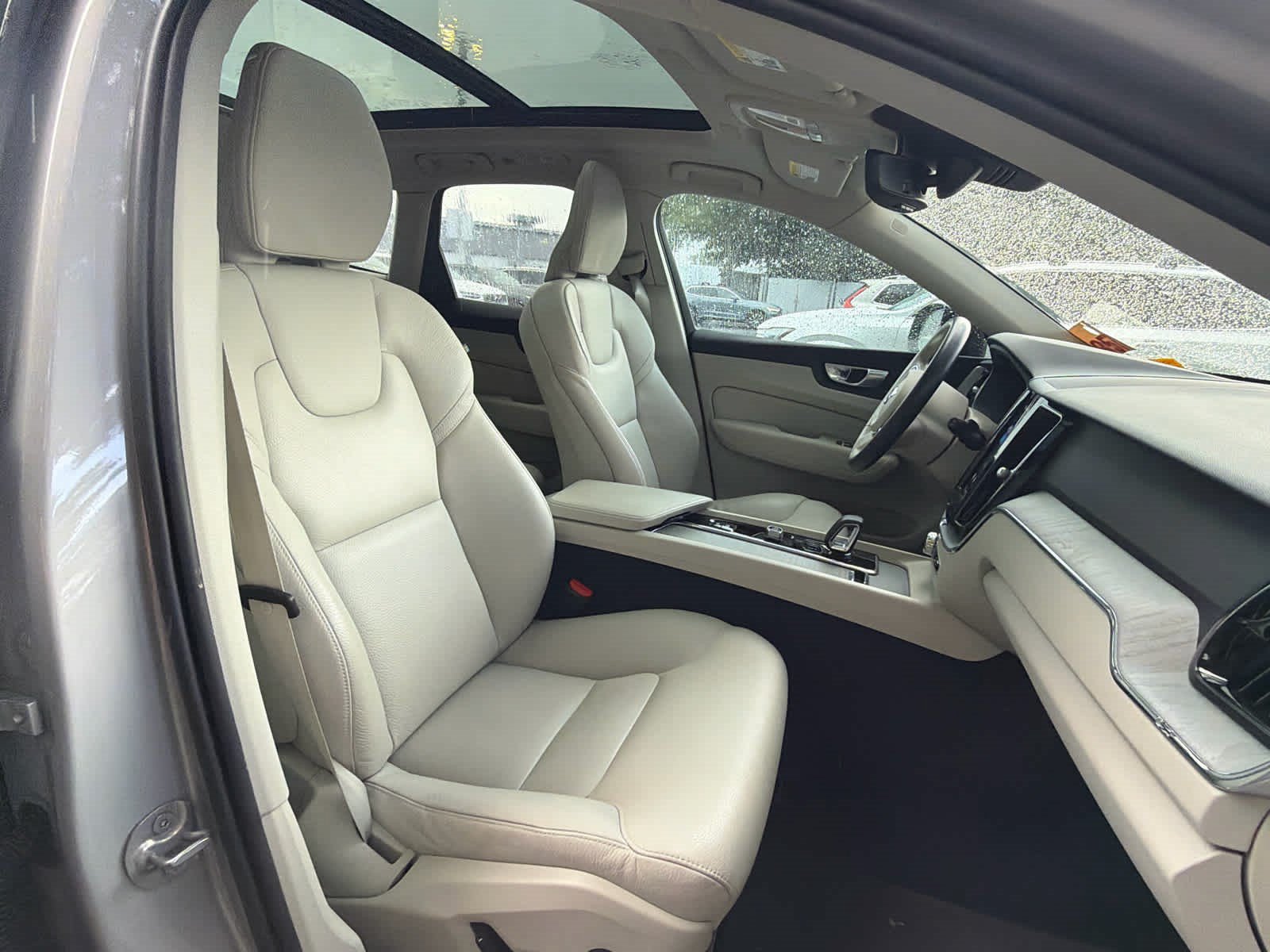 Used 2024 Volvo XC60 B5 Plus w/ Protection Package Premier AWD/4WD image 19