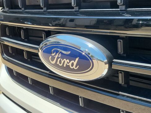Used 2023 Ford F150 Lariat w/ Trailer Tow Package AWD/4WD image 31
