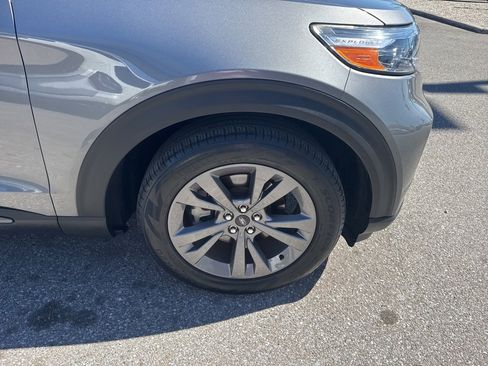 Used 2021 Ford Explorer XLT w/ Equipment Group 202A image 8