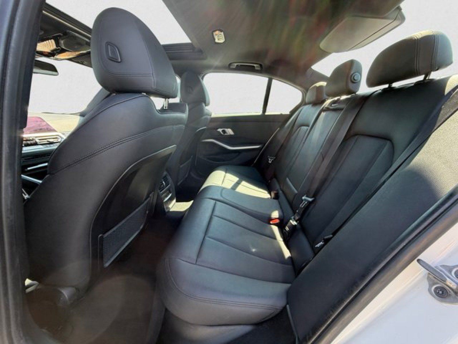 Used 2021 BMW 330i Sedan w/ Convenience Package RWD image 18