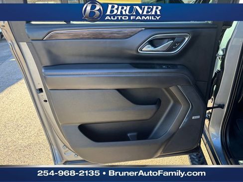 Used 2022 Chevrolet Suburban Z71 w/ Luxury Package image 13