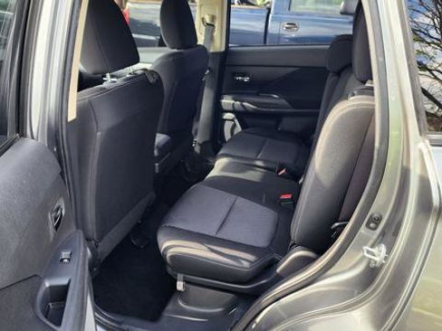 Used 2018 Mitsubishi Outlander ES FWD image 17