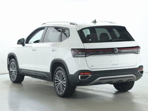 Used 2025 Volkswagen Taos SE FWD image 40