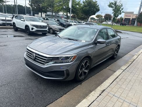 Used 2020 Volkswagen Passat 2.0T R-Line FWD image 4