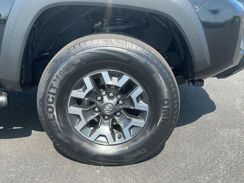 Used 2022 Toyota Tacoma TRD Off-Road w/ TRD Premium Off Road Package AWD/4WD image 5