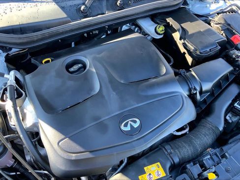 Used 2018 INFINITI QX30 Premium w/ Cargo Package image 31