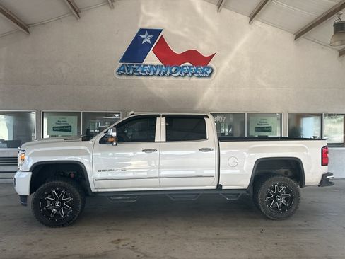 Used 2019 GMC Sierra 2500 Denali w/ Duramax Plus Package AWD/4WD image 1