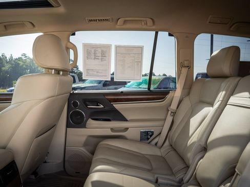 Used 2020 Lexus LX 570 4WD w/ Luxury Package image 25