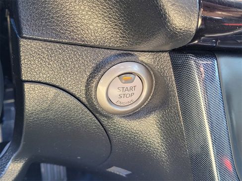 Used 2019 Nissan Sentra SR w/ Exterior Package image 18