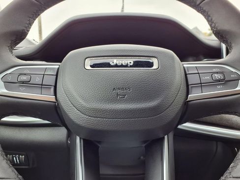 Used 2025 Jeep Compass Latitude AWD/4WD image 12