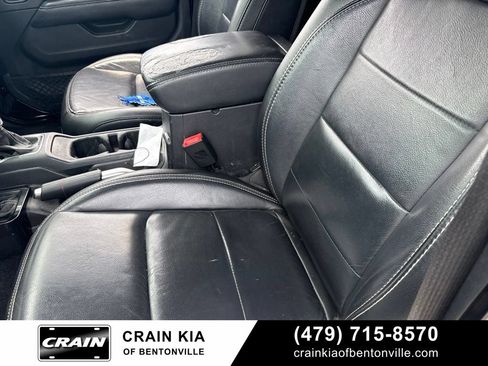 Used 2018 Jeep Wrangler Unlimited Sahara AWD/4WD image 11