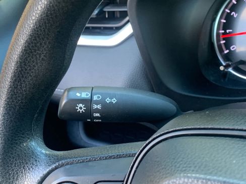 Used 2022 Toyota RAV4 LE image 20