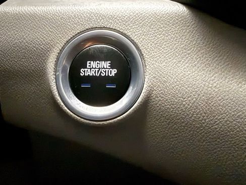 Used 2023 GMC Terrain SLE w/ Driver Convenience Package image 26