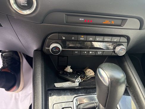 Used 2019 MAZDA CX-5 Touring image 4