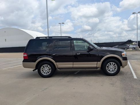 Used 2013 Ford Expedition XLT image 4