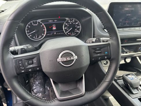 Used 2025 Nissan Rogue SV FWD image 29