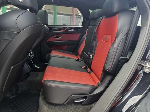 Used 2023 Bentley Bentayga AWD/4WD image 22
