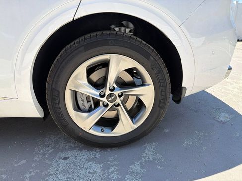 New 2026 Genesis GV70 2.5T Advanced AWD/4WD image 23