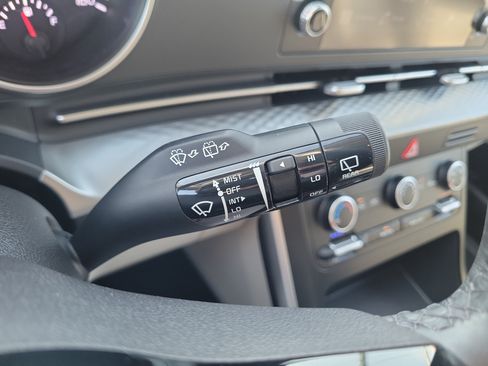 Used 2023 Kia Carnival LX FWD image 28