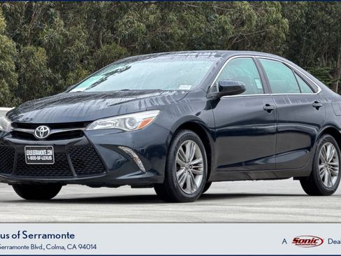 Used 2015 Toyota Camry SE FWD image 1