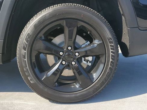 New 2025 Jeep Grand Cherokee L Altitude image 6