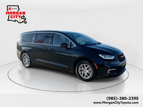 Used 2023 Chrysler Pacifica Touring-L image 1