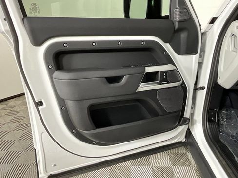 Used 2024 Land Rover Defender 110 S image 19