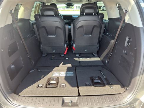 Used 2025 Kia Carnival SX Prestige FWD image 7