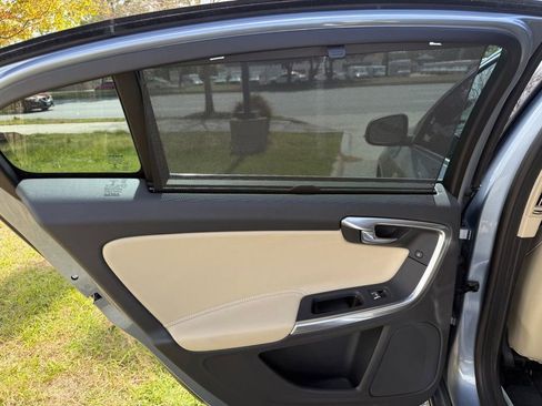 Used 2018 Volvo S60 T5 Inscription image 34