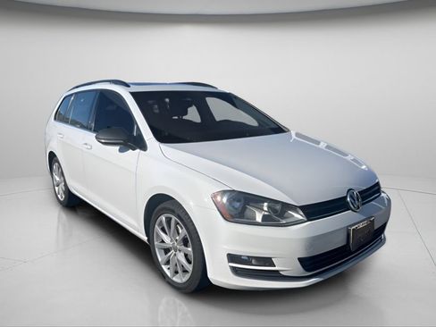 Used 2017 Volkswagen Golf SE image 2