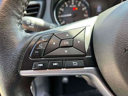 Used 2020 Nissan Rogue SV FWD image 18