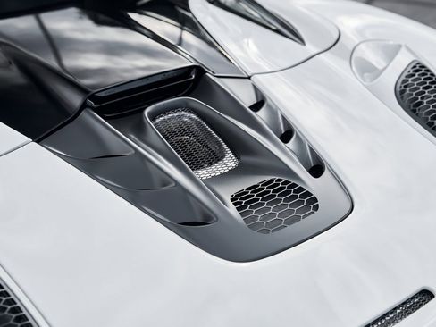 Used 2025 McLaren Artura image 14