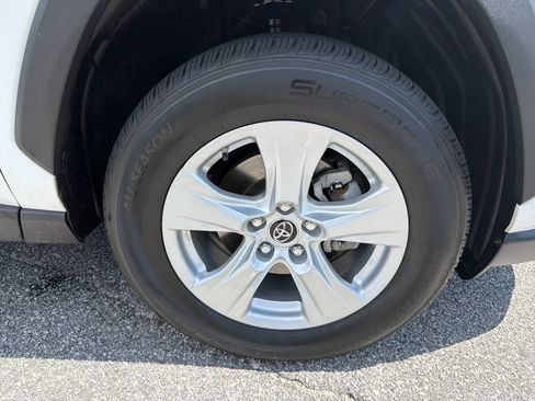Used 2019 Toyota RAV4 XLE w/ Convenience Package FWD image 22