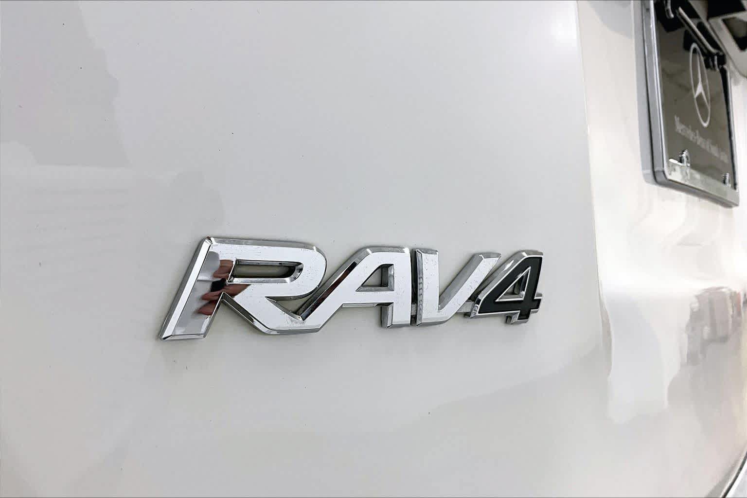 Used 2018 Toyota RAV4 XLE w/ Plus Extra Value Package FWD image 30