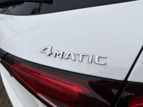 Used 2025 Mercedes-Benz GLC 300 4MATIC image 8