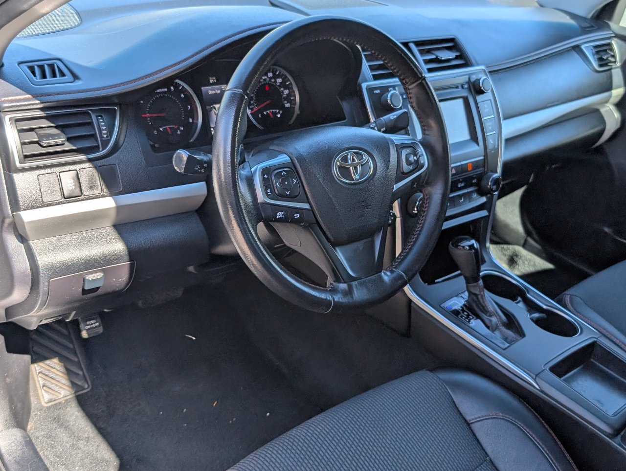 Used 2016 Toyota Camry SE FWD image 14