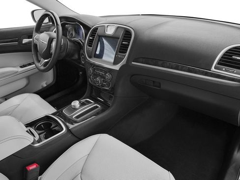 Used 2017 Chrysler 300 C AWD/4WD image 19