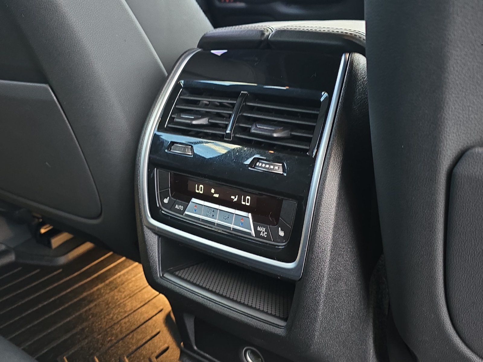 Used 2021 BMW X5 M50i w/ Executive Package AWD/4WD image 16