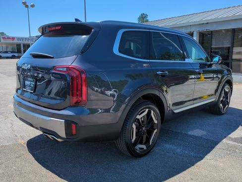 Used 2025 Kia Telluride S FWD image 5